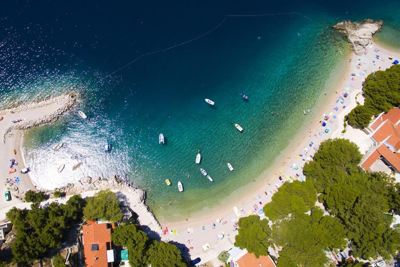 Apartments by the sea Brela, Makarska - 11821 Exteriör bild